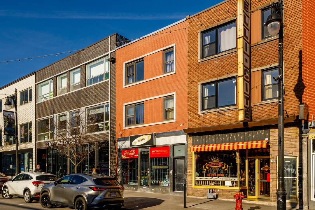 4107-4109 Saint-Laurent Boul in Montréal, QC - Building Photo