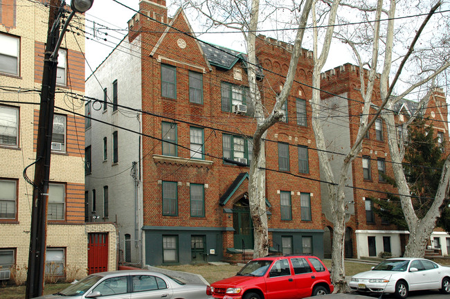 170-172 Jewett Ave in Jersey City, NJ - Foto de edificio - Building Photo