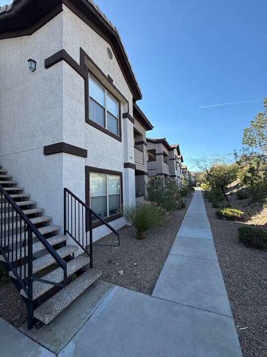 45 Maleena Mesa St, Unit 1828 in Henderson, NV - Foto de edificio