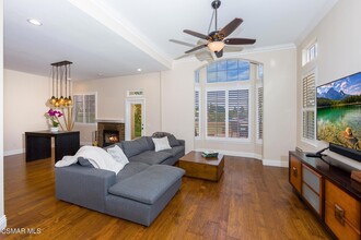 32201 Lakeport Dr in Westlake Village, CA - Building Photo - Building Photo