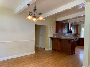 1114 Parkwood Way in Redwood City, CA - Building Photo - Building Photo