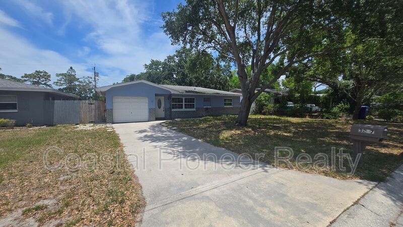 3297 20th Ave SW in Largo, FL - Foto de edificio
