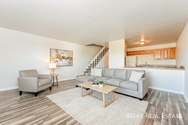 property at 3210 W Longfellow Pl
