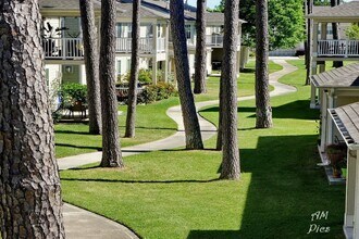 13600 Breton Ridge St in Houston, TX - Building Photo - Building Photo