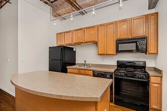 1500 W Monroe St, Unit 221 in Chicago, IL - Foto de edificio - Building Photo