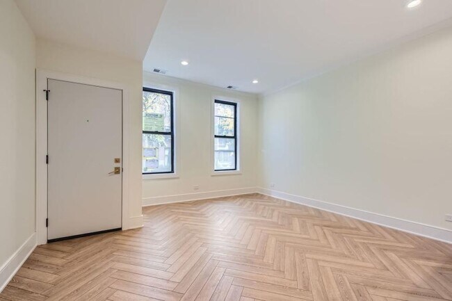 2043 N Humboldt Blvd in Chicago, IL - Building Photo - Building Photo