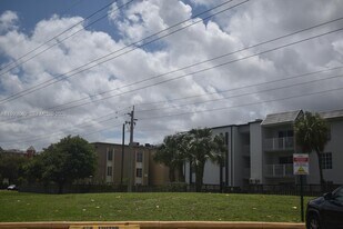 5231 Geneva Ct in Doral, FL - Building Photo