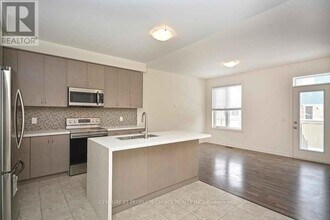 66 Holbrook Ct in Milton, ON - Building Photo - Building Photo