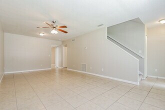 16314 Caliente Pl in Tampa, FL - Foto de edificio - Building Photo