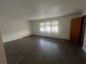 912 W Greenwood Ave in Waukegan, IL - Building Photo - Building Photo