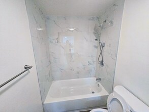 843 S Ardmore Ave in Los Angeles, CA - Foto de edificio - Building Photo