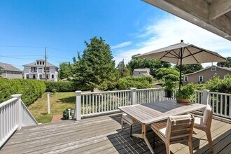 20 Kimball Beach Rd in Hingham, MA - Foto de edificio - Building Photo