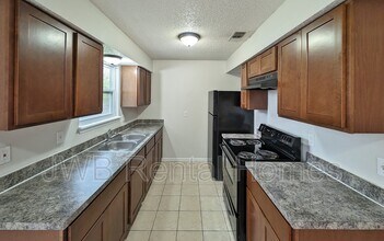 1300 Bay Hill Blvd in Orange Park, FL - Building Photo - Building Photo