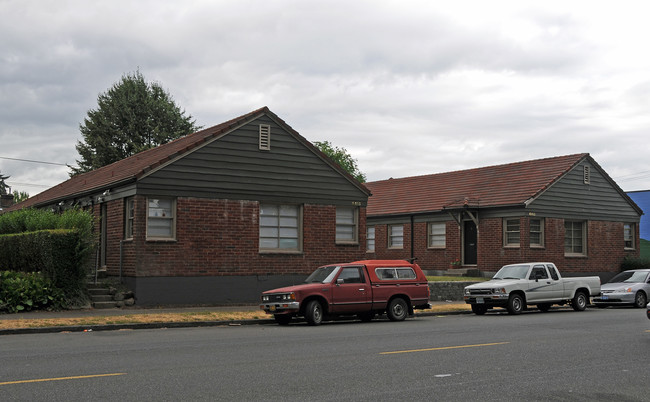 6411 Albina Ave in Portland, OR - Building Photo - Building Photo