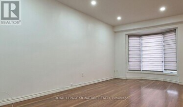 1039 Cedarglen Gate in Mississauga, ON - Building Photo - Building Photo