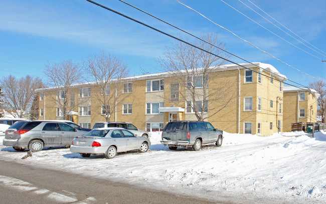 225 W Grand Ave in Melrose Park, IL - Building Photo - Building Photo