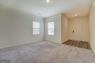 7061 Rochford Dr in Covington, GA - Building Photo - Building Photo
