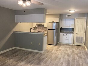949 SE Mayo Dr in Crystal River, FL - Building Photo - Building Photo