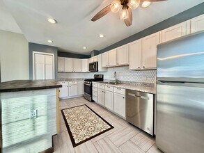 433 Gloria Ln in Oswego, IL - Foto de edificio - Building Photo