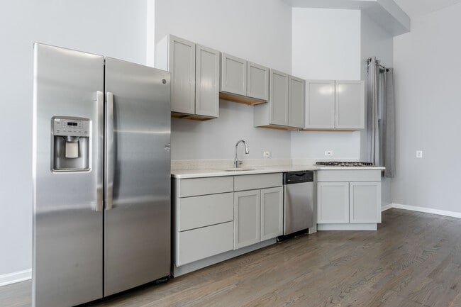 1876 N Hoyne Ave, Unit 1 in Chicago, IL - Building Photo - Building Photo