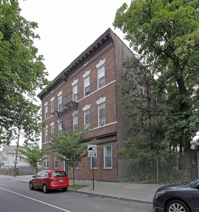 351 Van Duzer St in Staten Island, NY - Building Photo