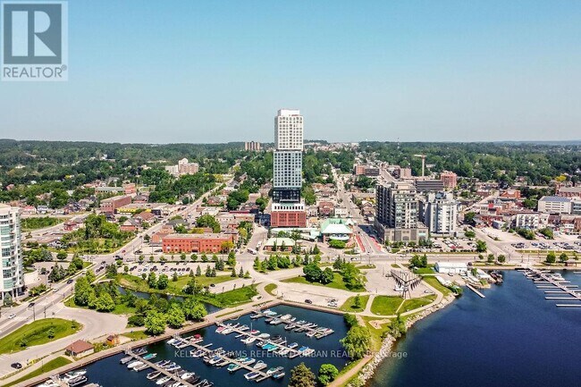 39 Mary St in Barrie, ON - Building Photo - Building Photo