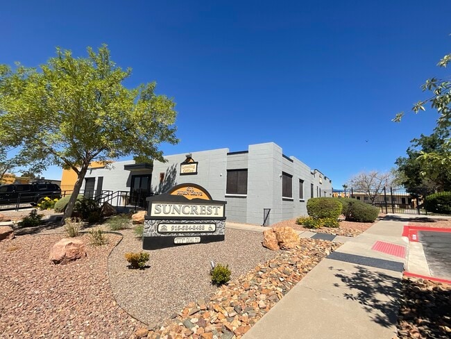 Suncrest Apartments in El Paso, TX - Foto de edificio - Building Photo