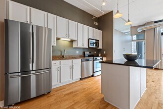 740 W Fulton St, Unit 1209 in Chicago, IL - Building Photo - Building Photo