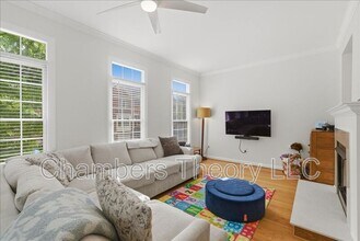 6400 Gladys May Ln in Alexandria, VA - Building Photo - Building Photo