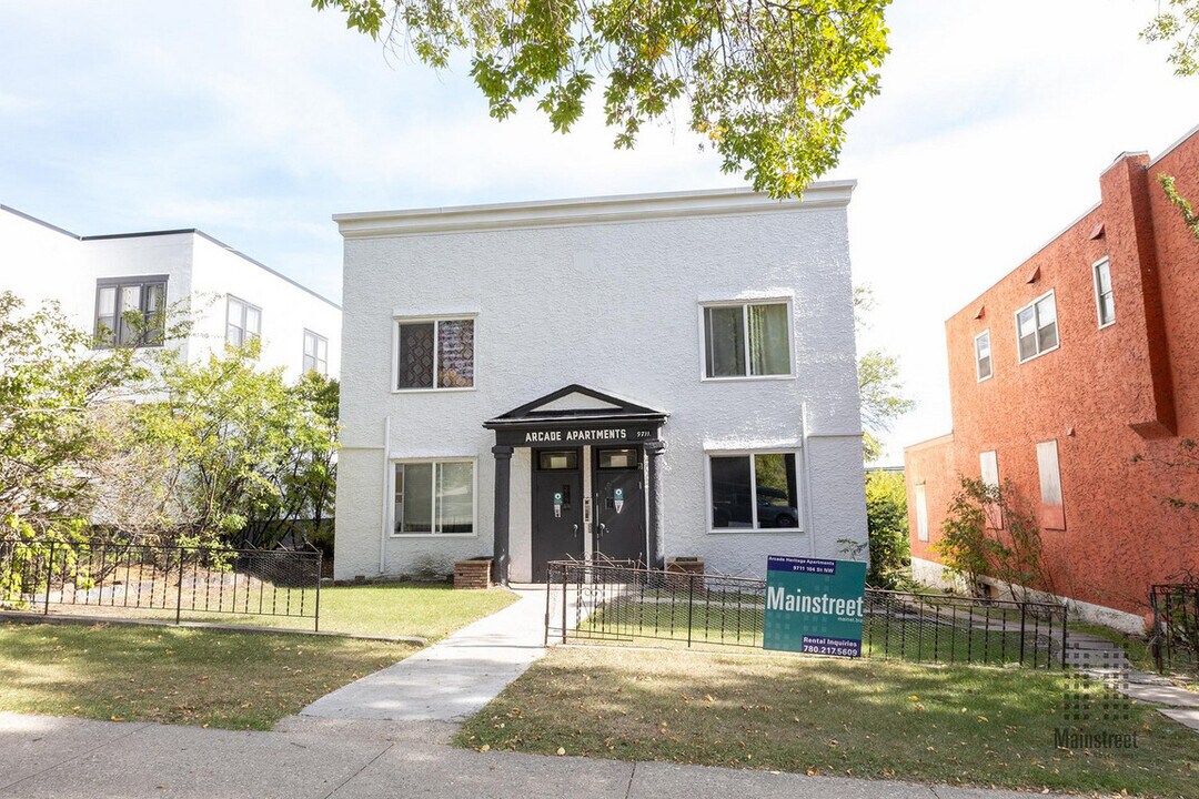 Arcade Heritage Apartments in Edmonton, AB - Building Photo