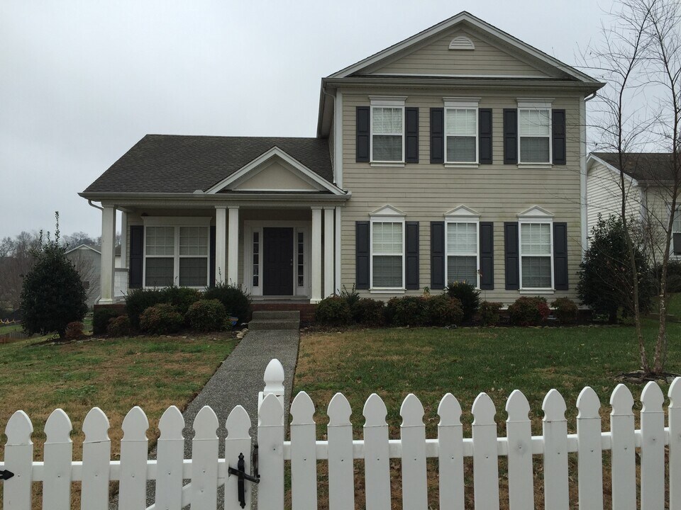 1747 Liberty Pike in Franklin, TN - Building Photo