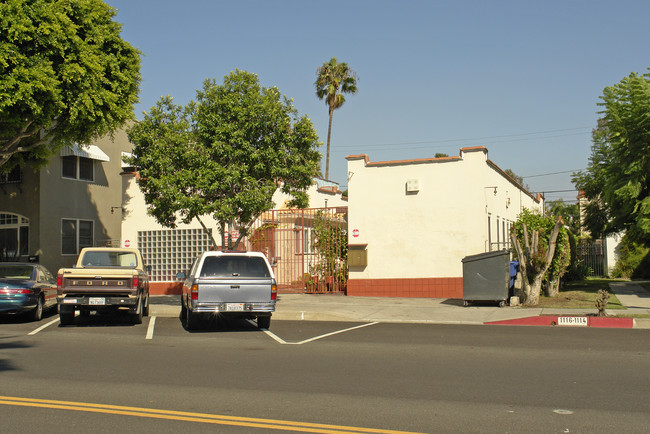 1122 N Gardner St in West Hollywood, CA - Building Photo - Building Photo