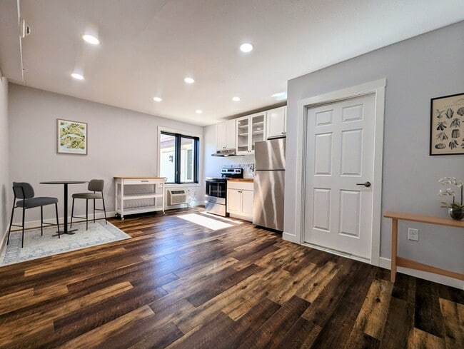 413 Jefferson St in Pella, IA - Foto de edificio - Building Photo