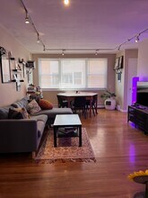 1531 W Sherwin Ave, Unit 2N in Chicago, IL - Foto de edificio - Building Photo