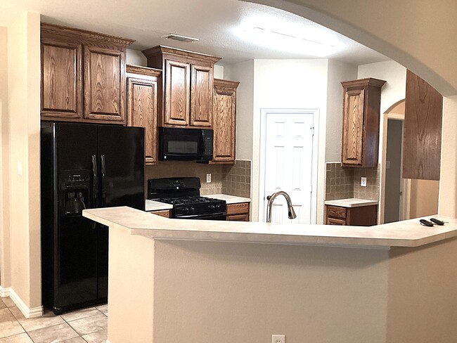 511 Hidden Meadow Ct in Desoto, TX - Building Photo - Building Photo
