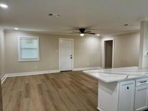 108 Draeger Dr in West Columbia, TX - Building Photo - Building Photo