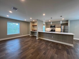 Woodway Garden Townhomes in Houston, TX - Building Photo