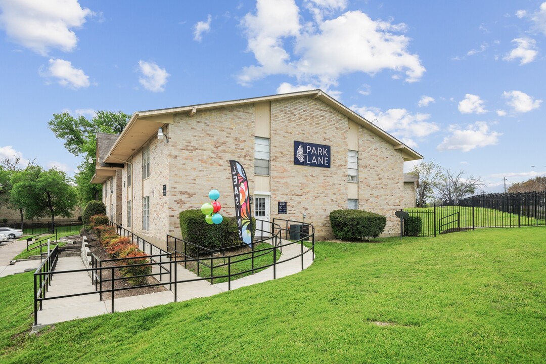 Park Lane Terrace in Dallas, TX - Building Photo