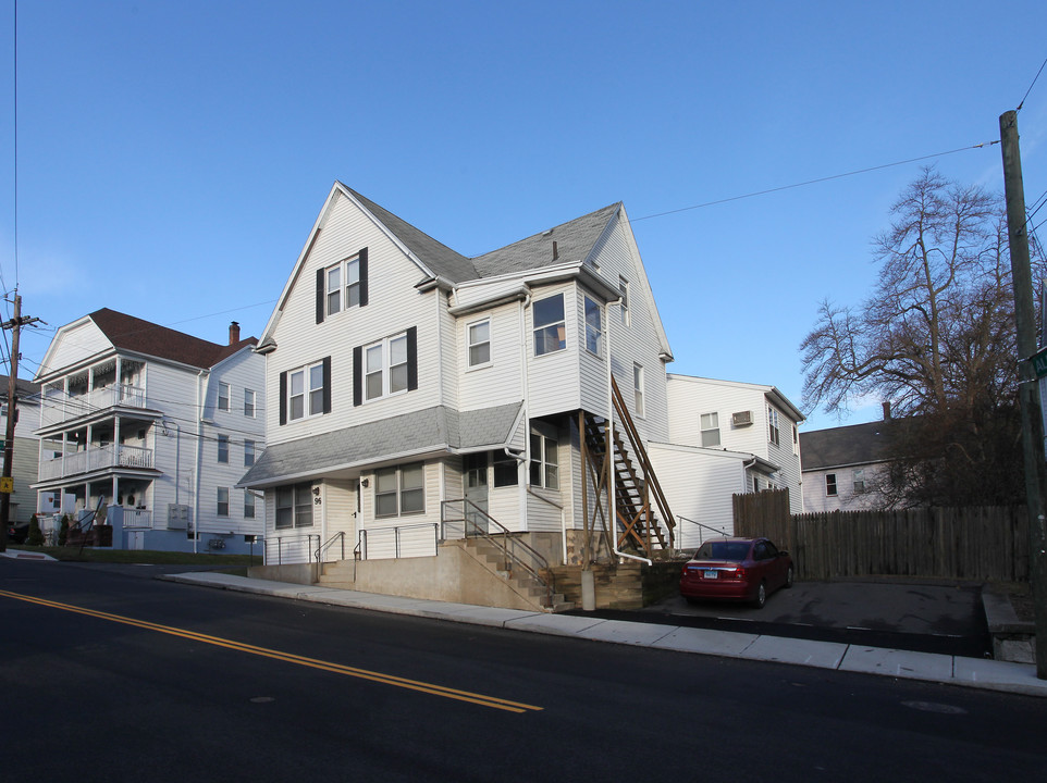 96 Sunnyside Ave in Waterbury, CT - Building Photo