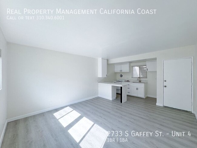 2733 S Gaffey St in Los Angeles, CA - Foto de edificio - Building Photo