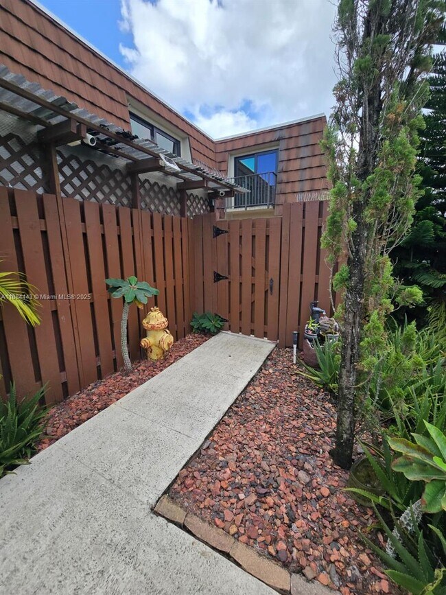 1150 SW 118th Terrace in Davie, FL - Building Photo - Building Photo
