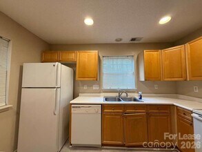 6007 Cougar Ln in Charlotte, NC - Foto de edificio - Building Photo