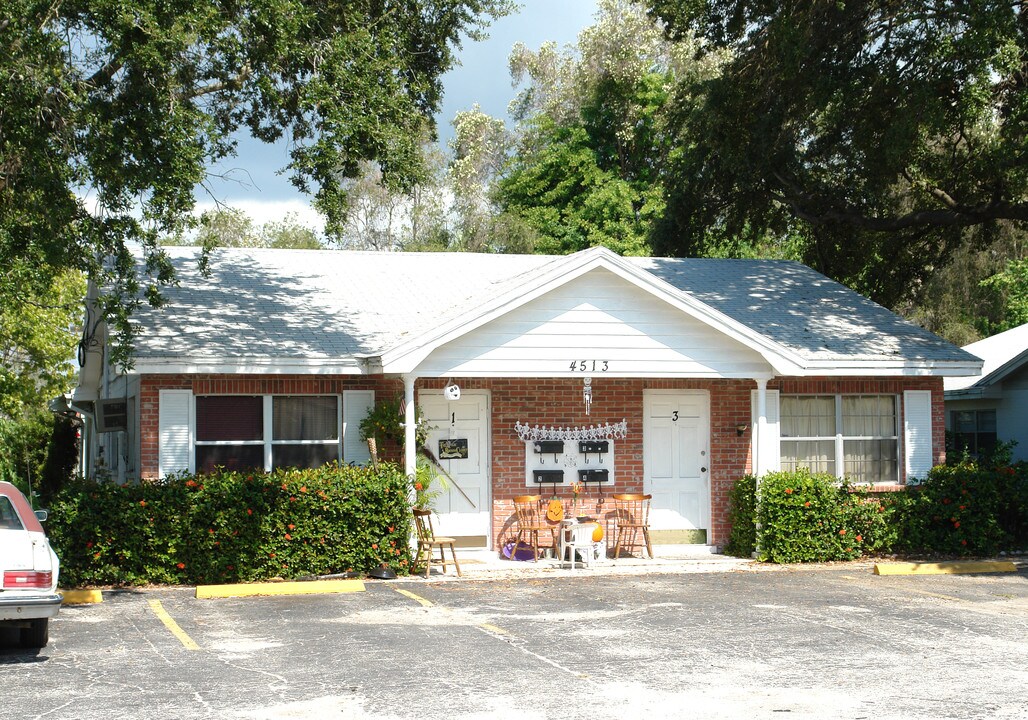 4511-4513 Mcelroy Ave in Tampa, FL - Foto de edificio