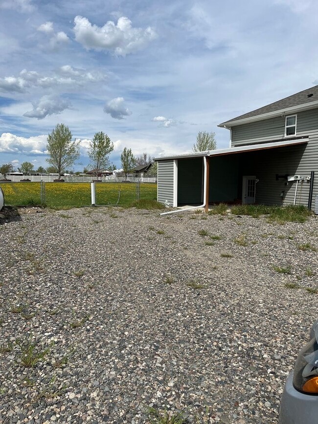 property at 5535 Lester Ln