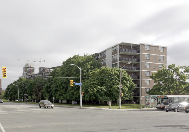 White Pine Apartments in Toronto, ON - Building Photo - Building Photo