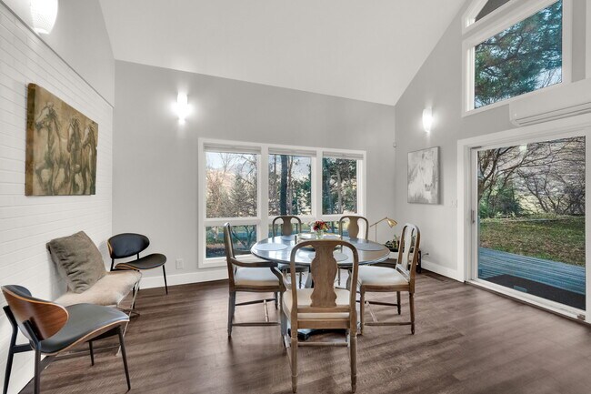 2578 Dimple Dell Rd in Sandy, UT - Foto de edificio - Building Photo