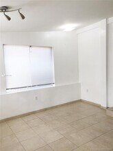 2385 SW 15th St-Unit -F in Miami, FL - Foto de edificio - Building Photo