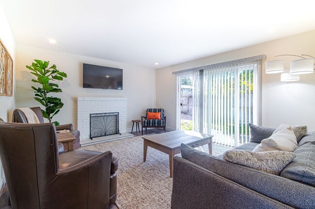 208 Vista Ct in Sebastopol, CA - Foto de edificio - Building Photo