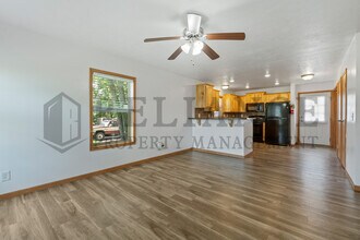 305 S Elm St in Douglass, KS - Building Photo - Building Photo
