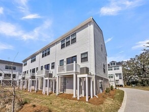 4275 O'Hear Ave in North Charleston, SC - Foto de edificio - Building Photo